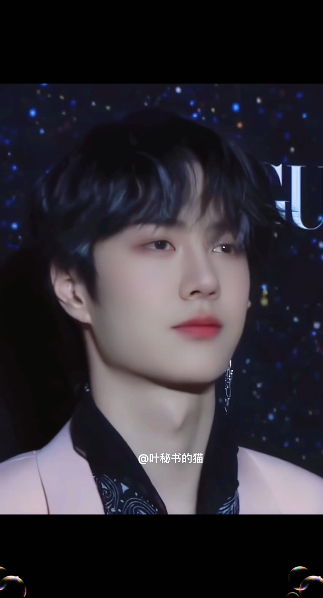 这套粉色西装加耳环惊艳了多少人?#王一博 #盛世美颜#明星 