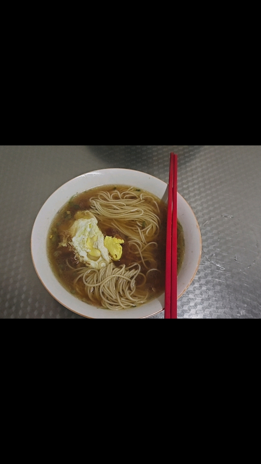简单一碗清汤面是多少人的回忆#家的味道# #热气腾腾# #真实生活记录#
