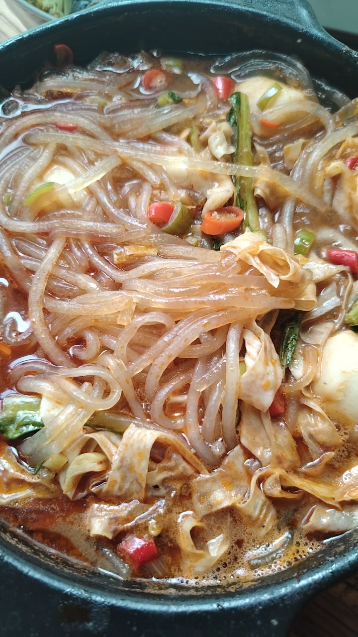 鱼丸藕片粉条豆皮什锦锅