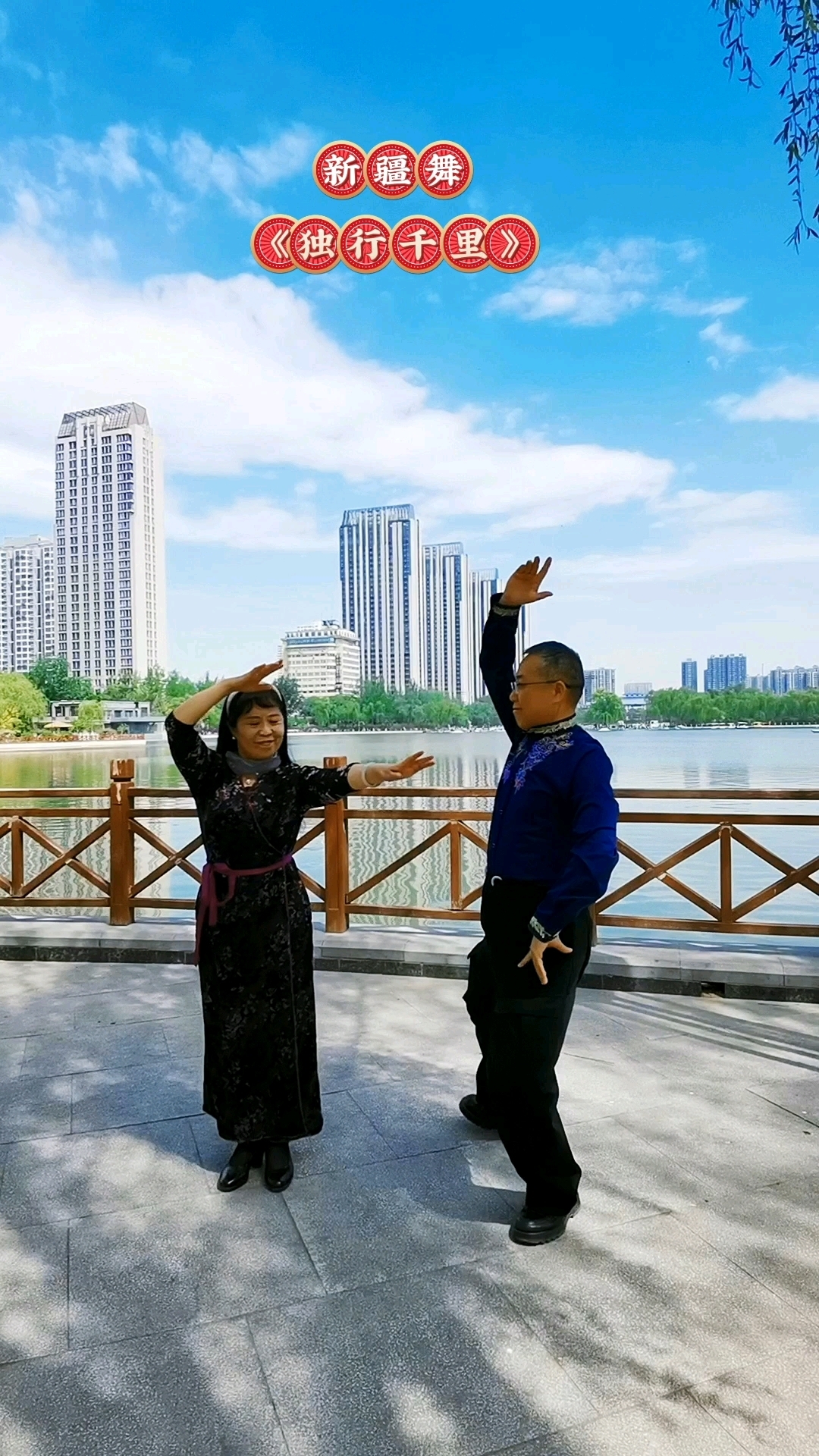 新疆舞《独行千里》,歌曲动听舞蹈优美,浓浓的民族风情!