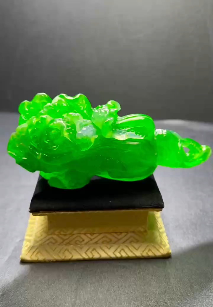 清代老翡翠 高冰精工摆件【白菜(佰财)】
