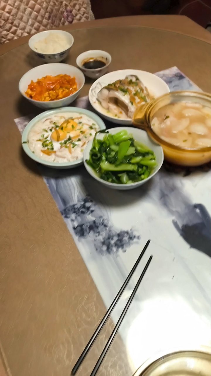 家常菜谱大赏:炒青菜与肉饼子蒸咸鸭蛋