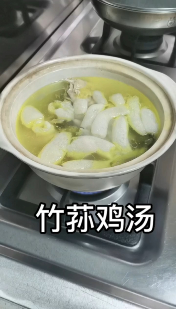 竹荪炖鸡爽口又养身