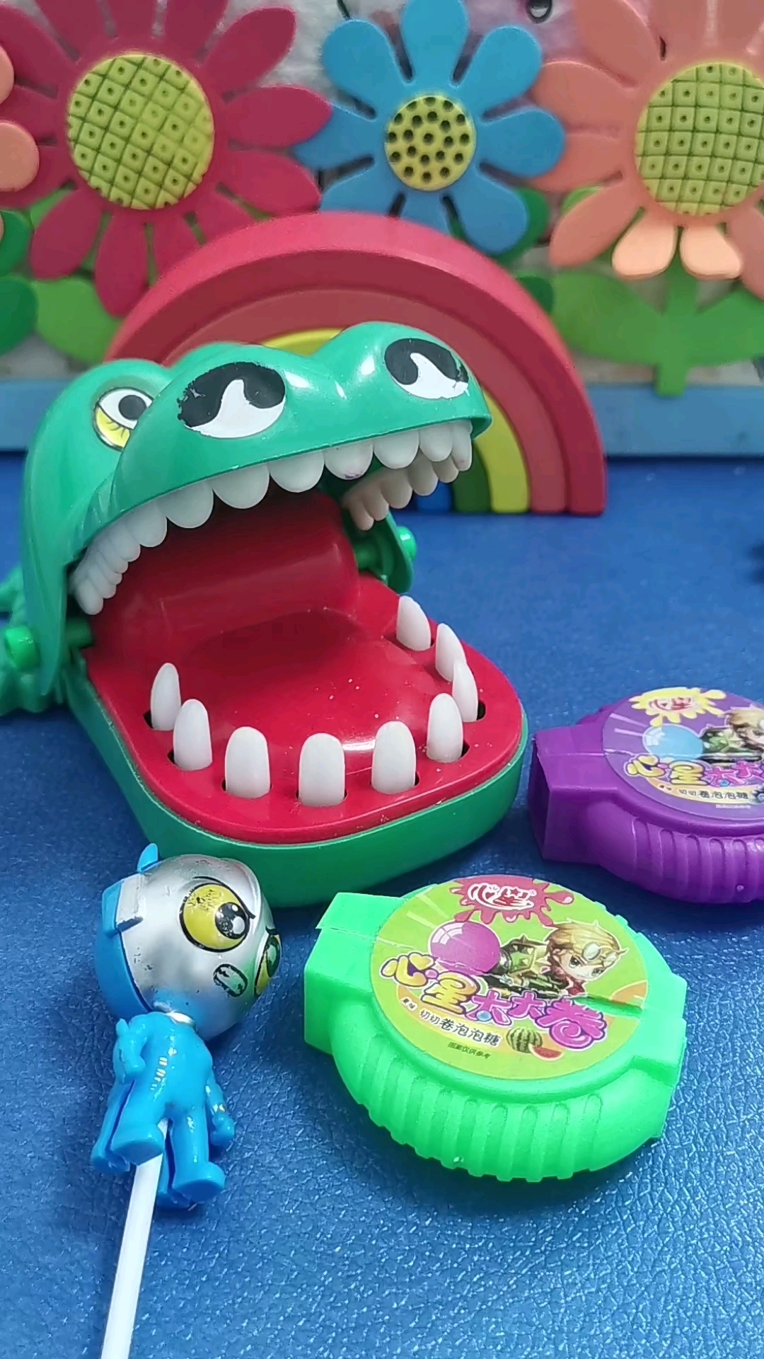 #大鳄鱼你怎么张开嘴巴了?