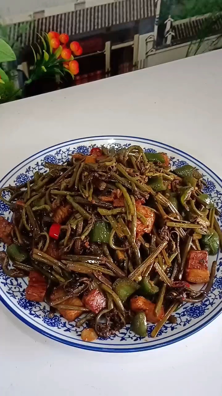 炒咸蕨菜