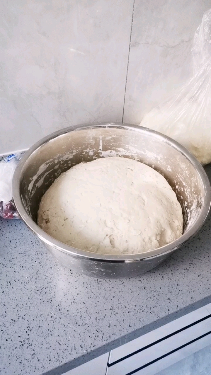 不知不觉又是一年,准备过年的肉肉,蒸馒头枣糕!!