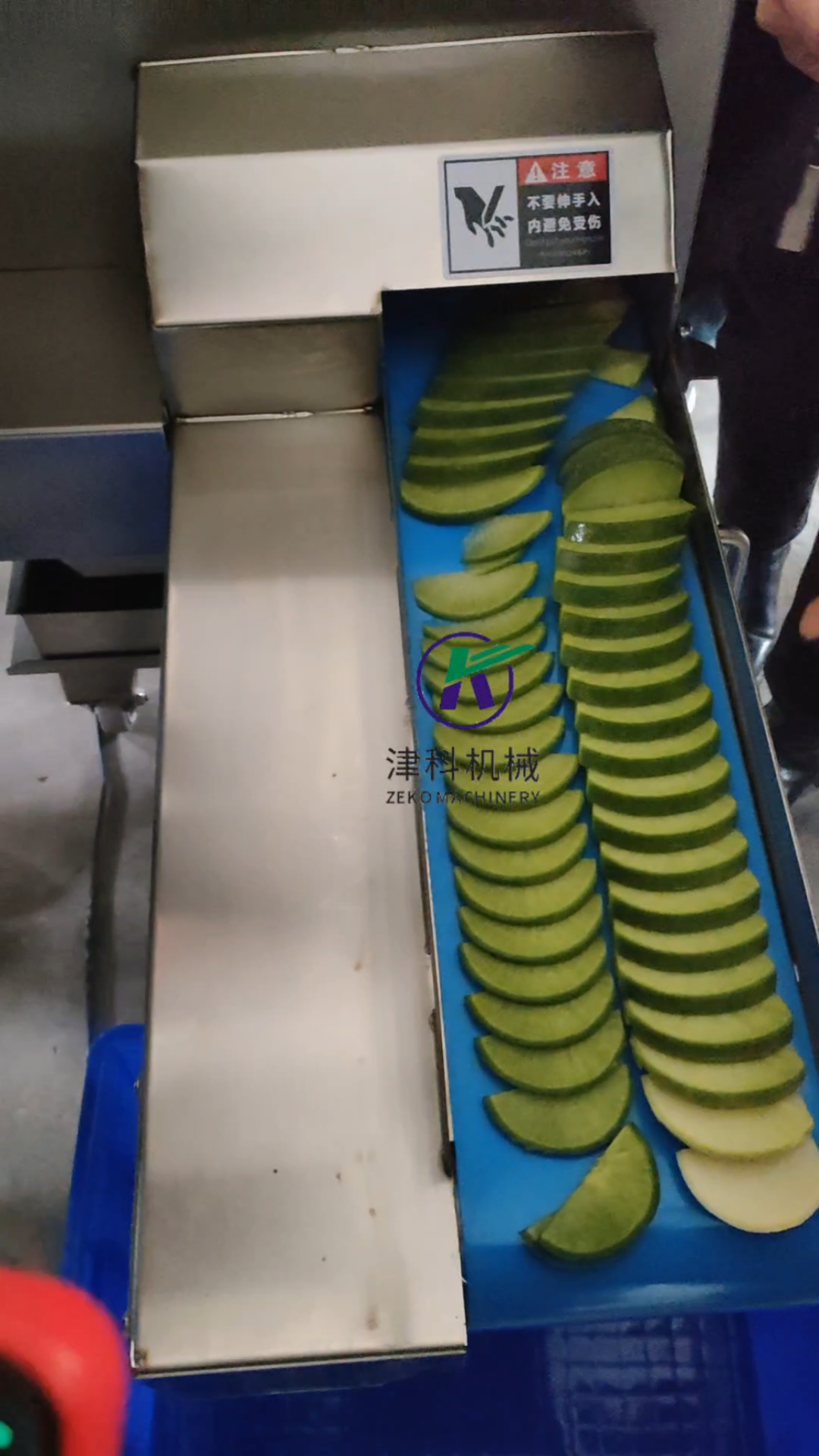 熟肉切片机,切片均匀,厚薄可调,可切各种不同的熟肉。