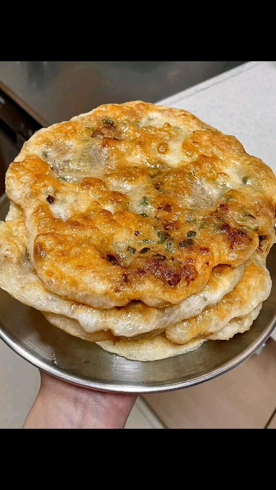 香喷喷的发面葱花肉饼做法简单又好吃!每次可以多做几个留着早餐