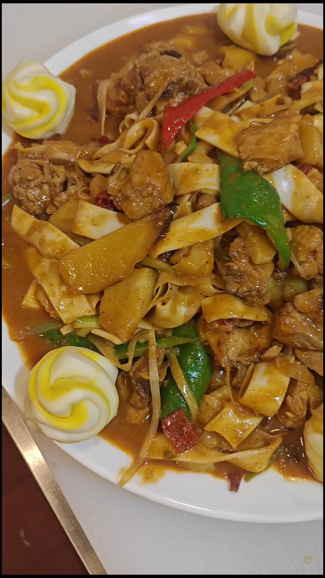 每一道美食都是一座城市的灵魂,海湖万达穆阿滋大盘鸡