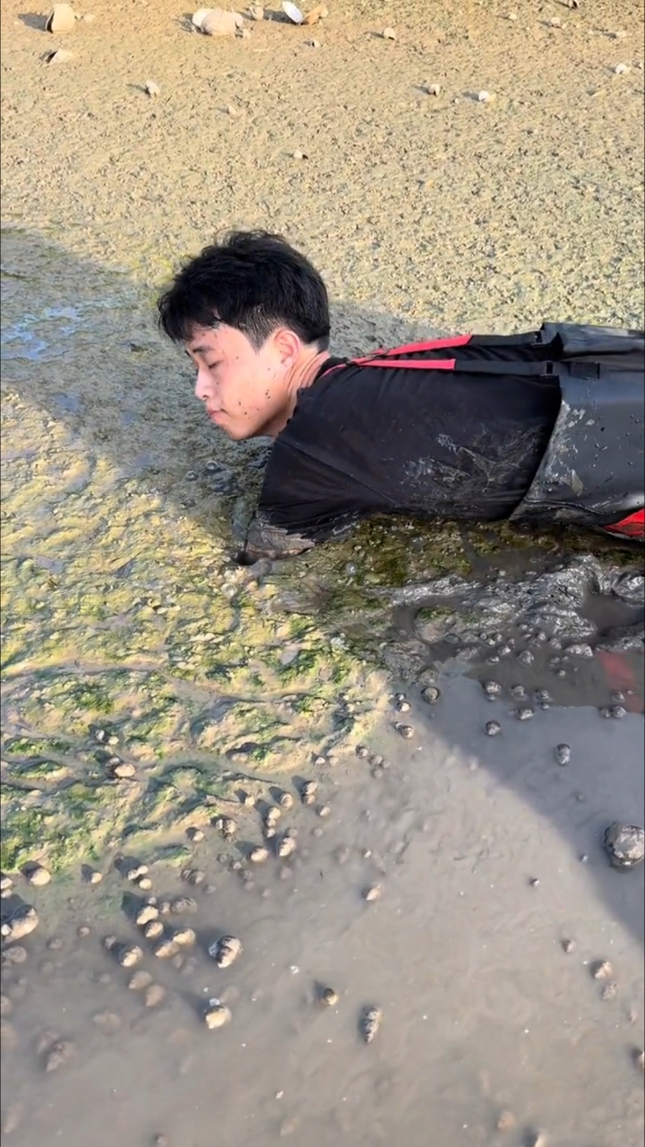 500块包下的塘没抓到15斤鳝鱼全给小宋... #三农#农村