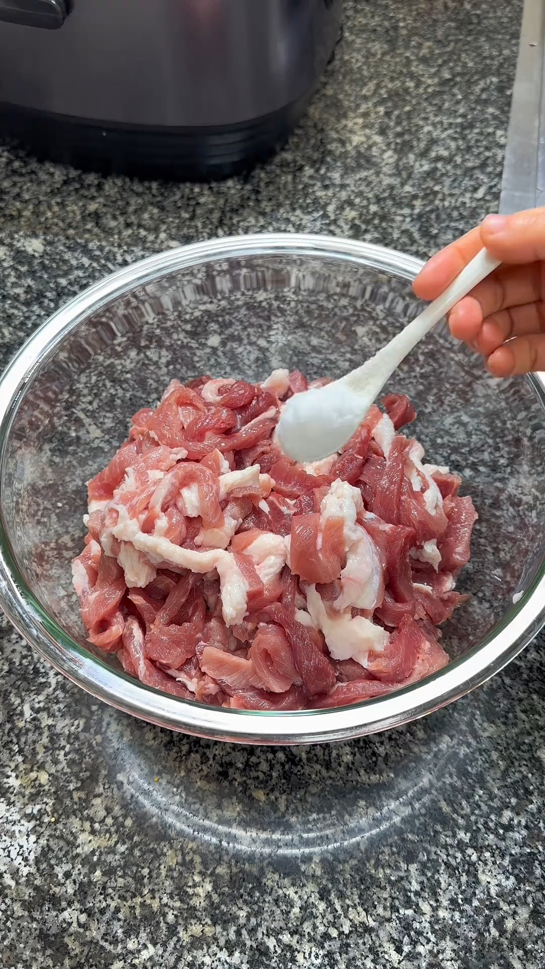 豌豆尖酥肉汤,普通的饭菜都是家的味道 