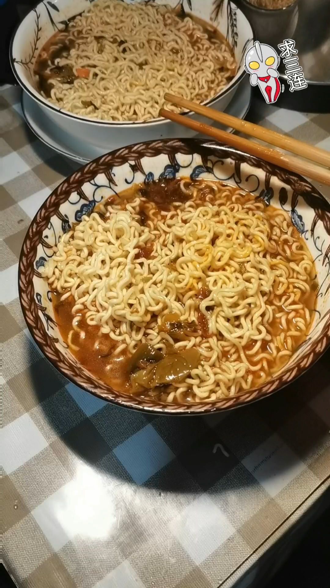 老坛酸菜面牛肉面,统一vs康师傅!