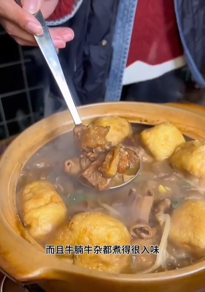 秋冬店里现推出牛羊旺旺煲 猪肚鸡煲 甲鱼鸡煲等