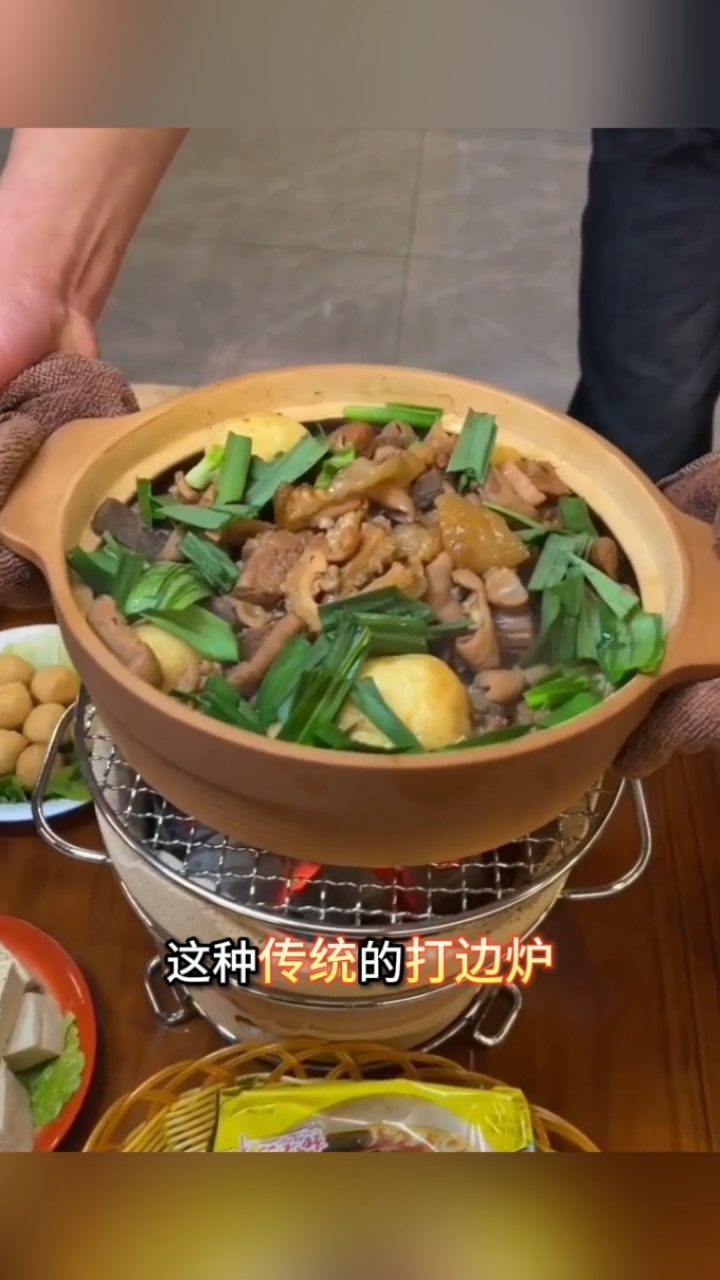 秋冬店里现推出牛羊旺旺煲甲鱼鸡煲猪肚鸡煲等