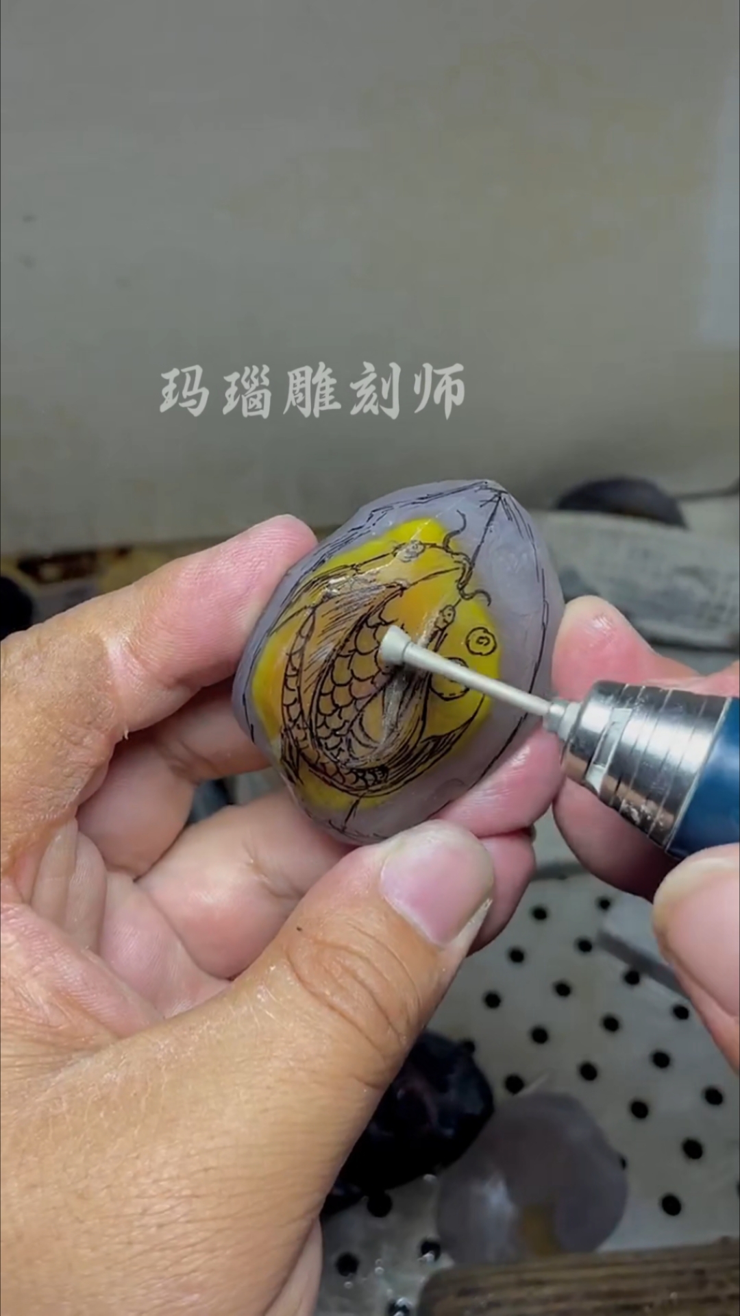 一块料子切两半,如何用最好一半雕刻出来最完美鲤鱼