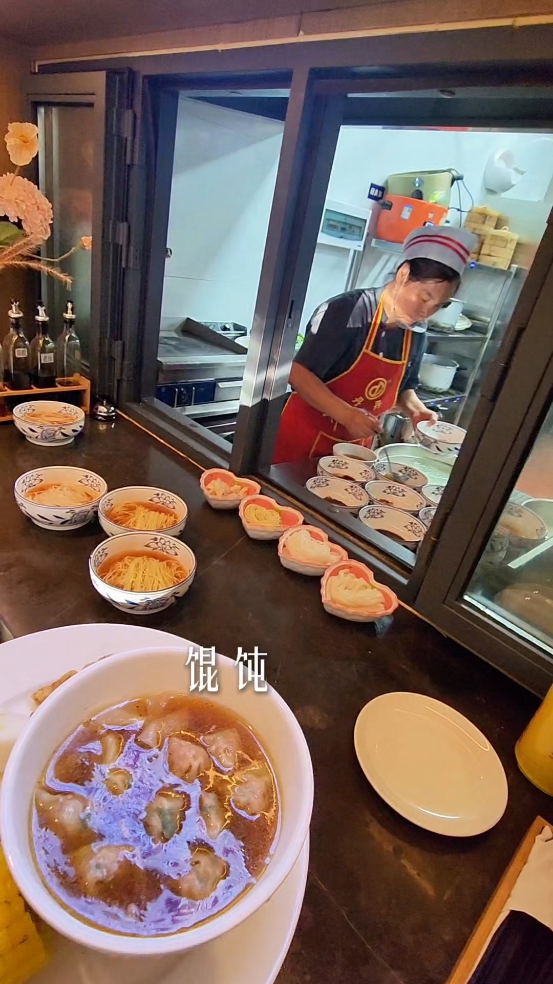 实拍长沙大酒店早餐系列，18元延年航迈自助早餐，门口有大集