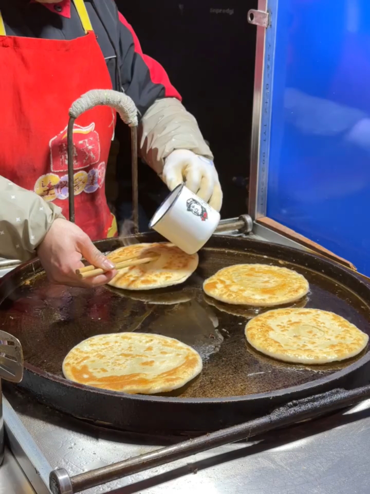 来不来一个热乎乎的烤炉鸡蛋灌饼!