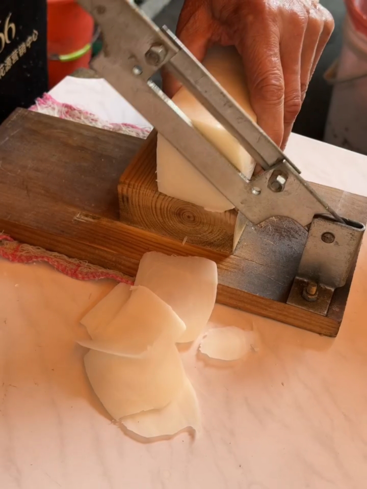 可惜你不是浙江人,不懂新昌这碗薄皮年糕!