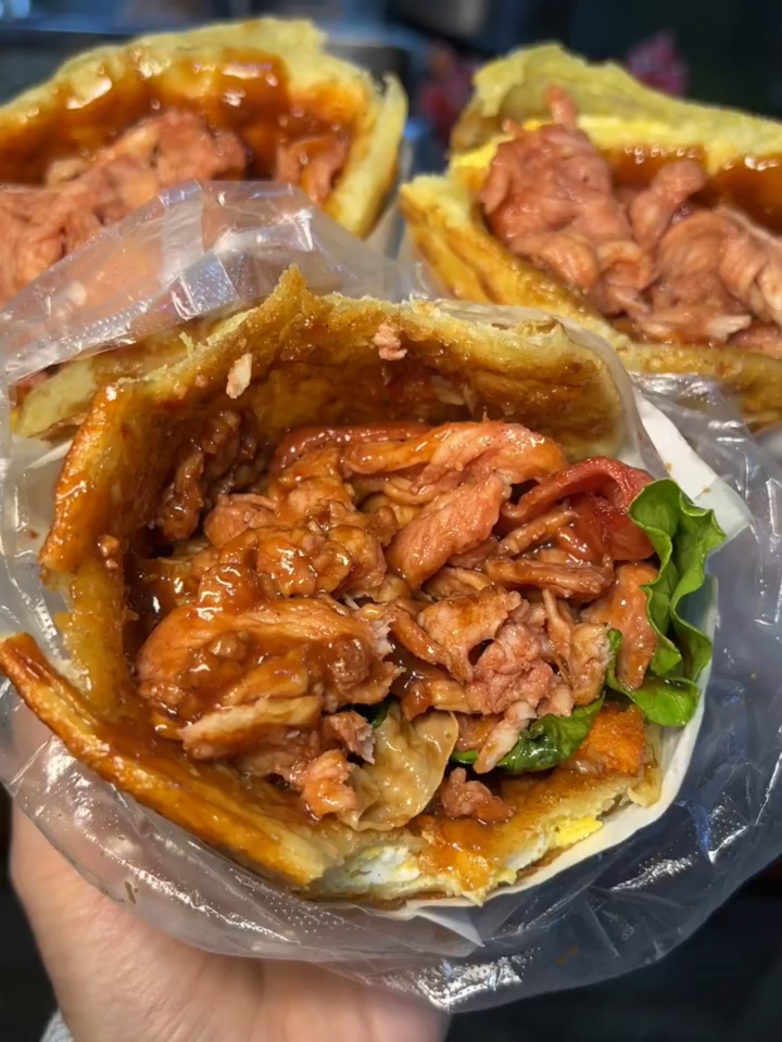 被常州路边酥脆的烧饼夹里脊香迷糊了!