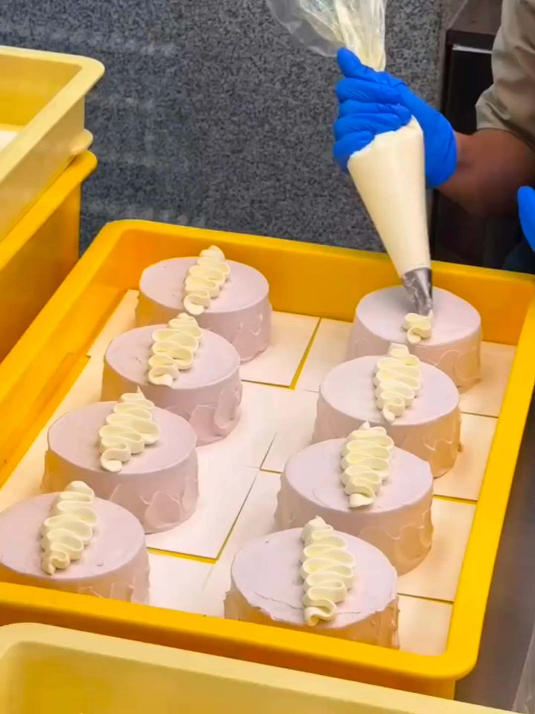 是谁还没吃上喜茶的蛋糕!