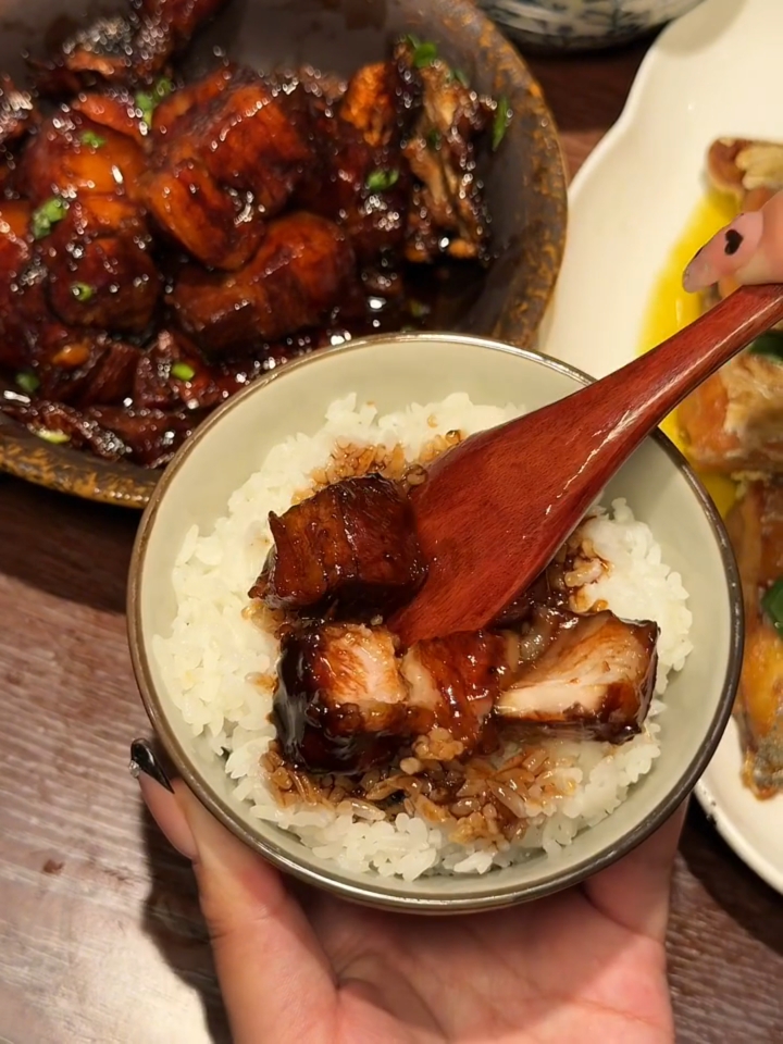 今晚吃红烧肉拌饭!