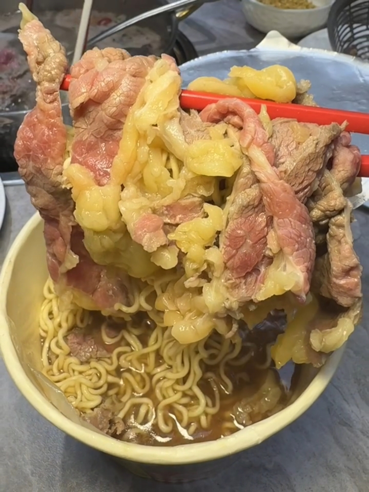 店员说:这碗潮汕牛肉泡面只需要烫十秒!