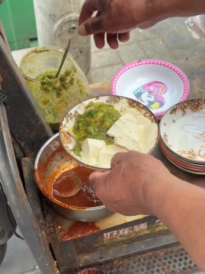 在睢宁,大早上你可以吃到热豆腐,盐豆鸡蛋,油饼母鸡汤!