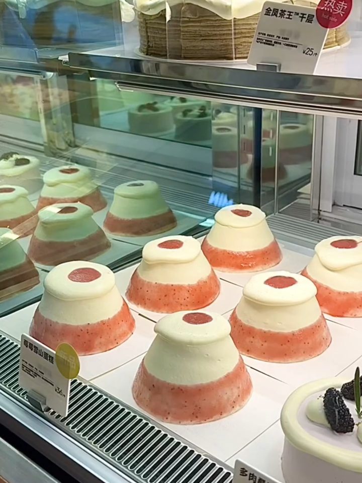 没有买到喜茶莓莓雪山蛋糕看着好好吃