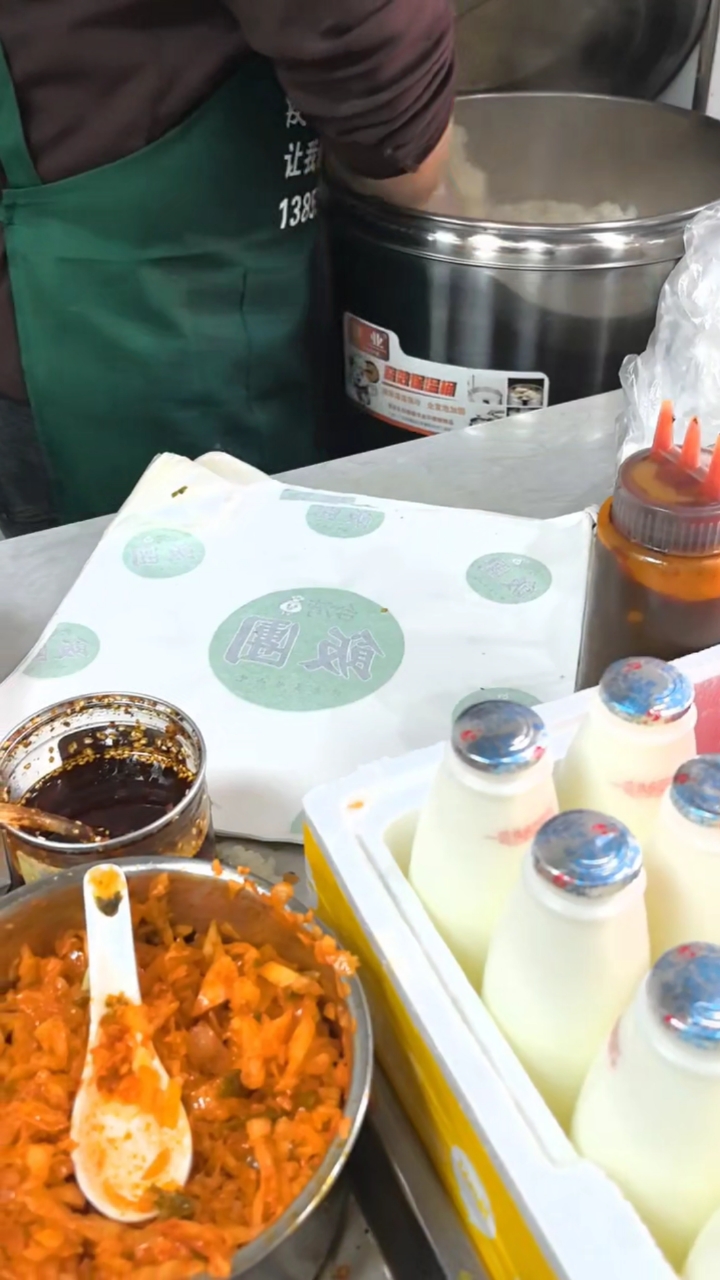 江浙沪小朋友的饿梦!早起就为了这一口5r一份糯米饭团!