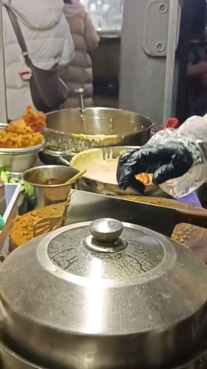 老板说请我吃一个月的炸鸡馍!