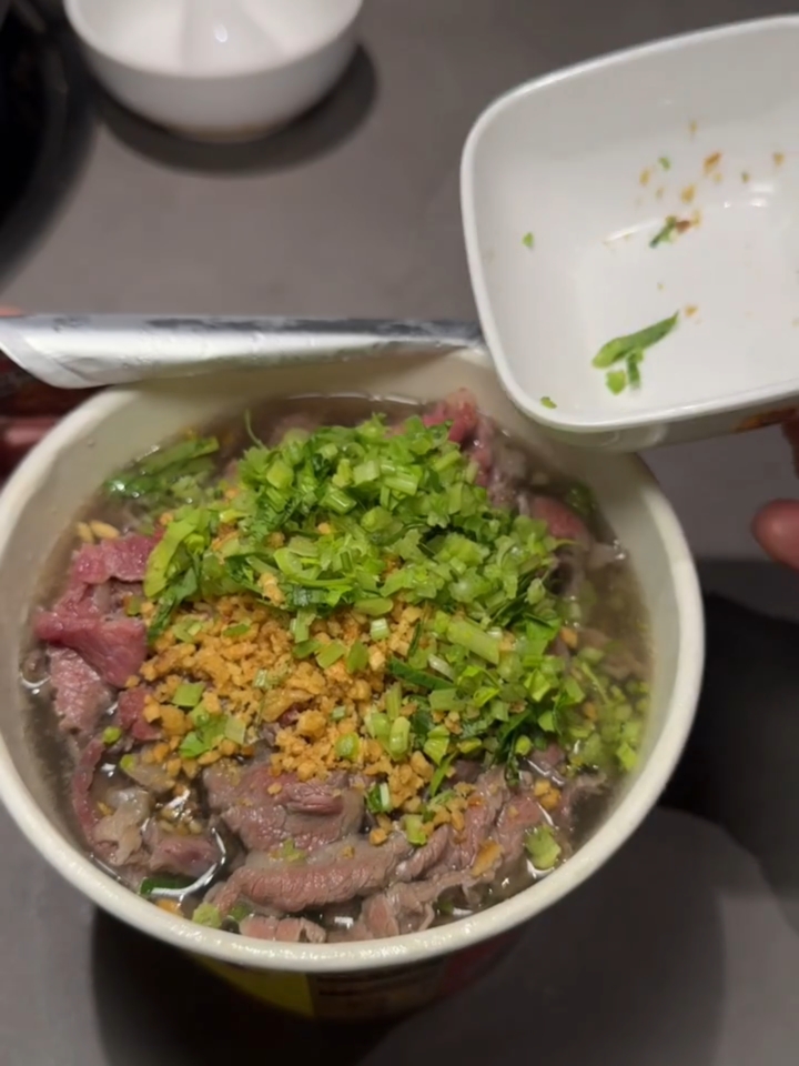 潮汕店员说:生烫牛肉面6圈就熟,不信拍一下!