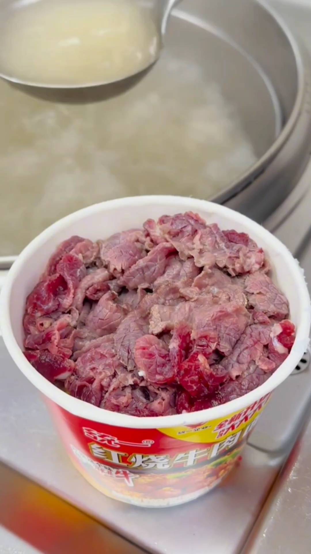 潮汕人的牛肉泡面都是这样吃吗||新鲜到烫几秒就能吃?