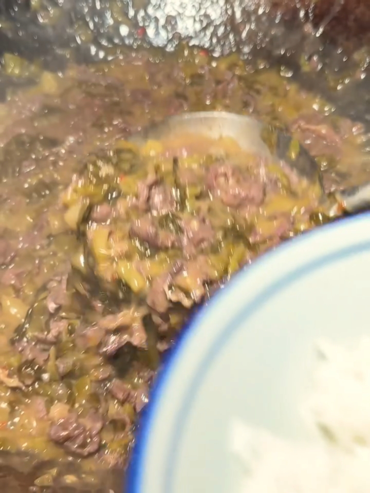 来汕头就为了这口酸菜牛肉饭!