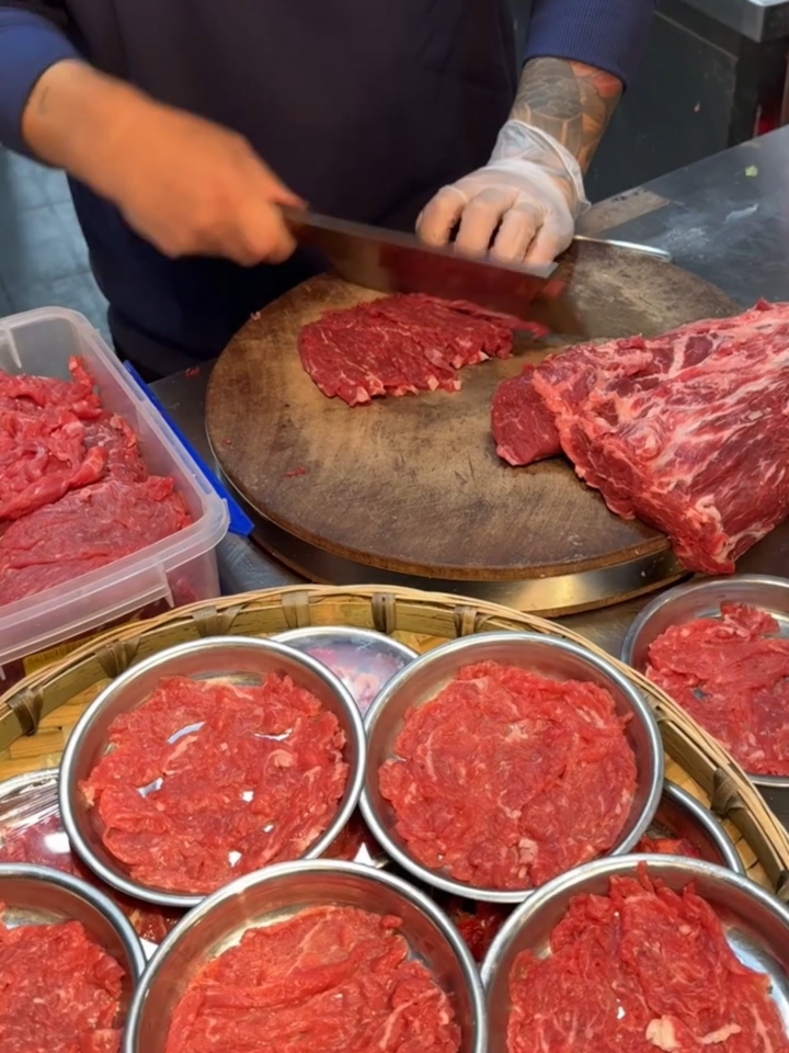 到底是谁在吃10秒生烫牛肉面!