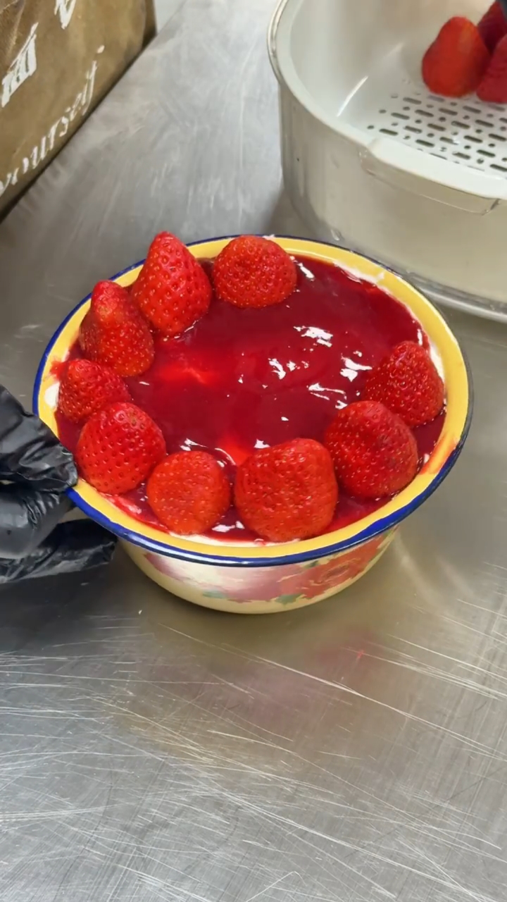 火爆全网的搪瓷草莓蛋糕制作过程来啦!