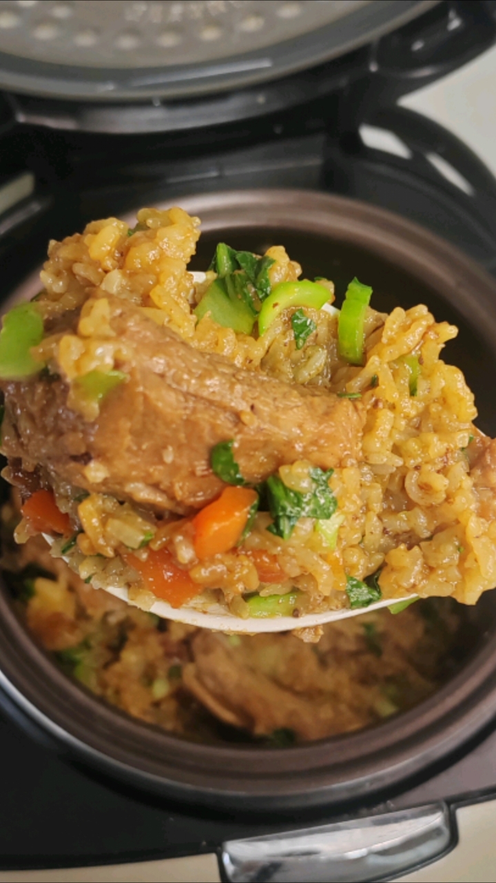 看看懒人减脂餐多简单,不用开火,用电饭锅做排骨土豆焖饭,香到