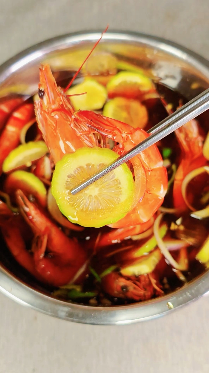 1个秘诀教你做出出摊级的酸辣柠檬虾!