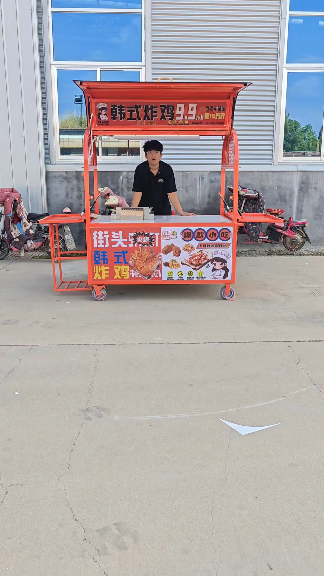 看看这款做炸鸡的小吃车,台面按要求设计定制,非常好用