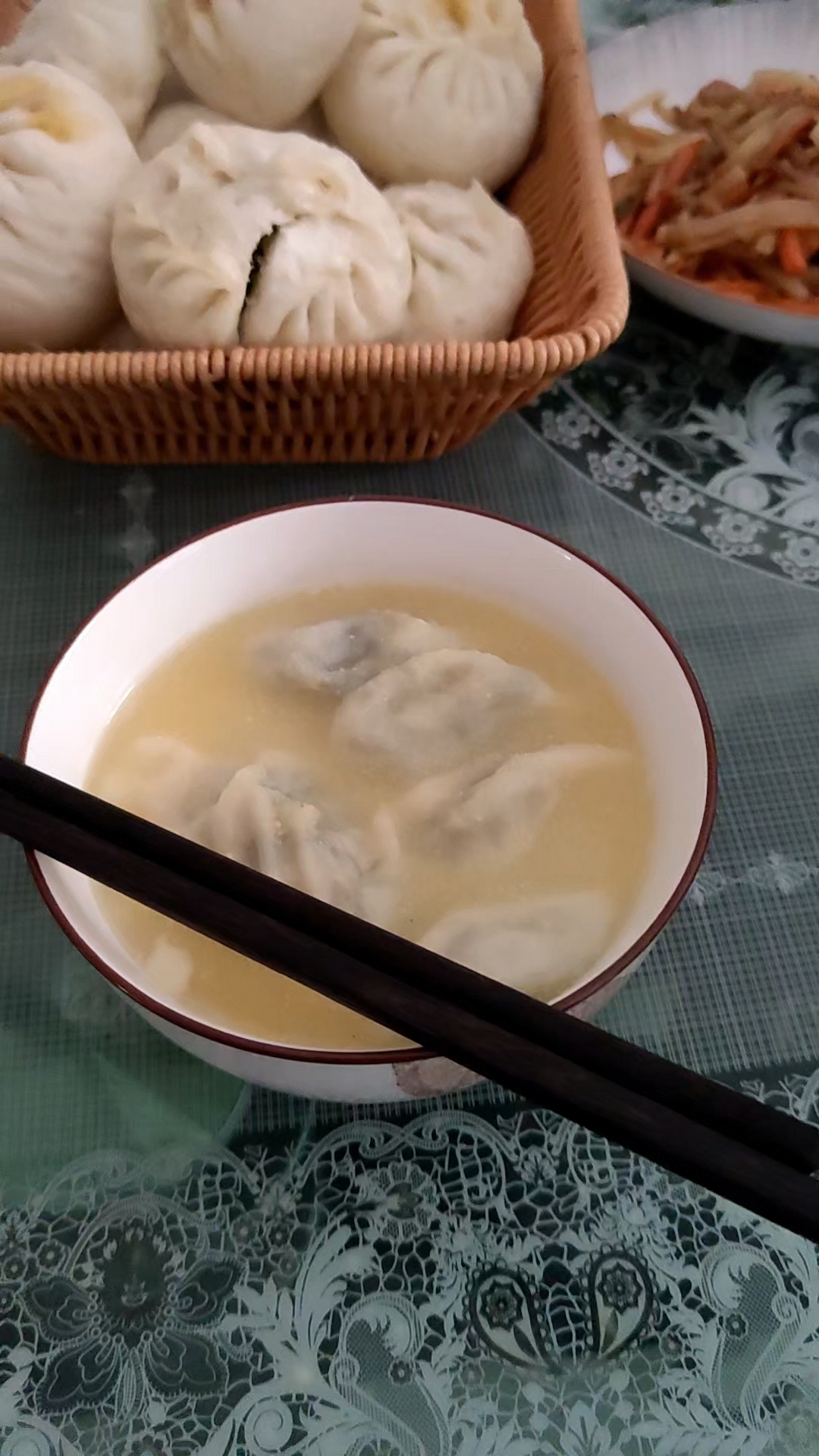 没有一个河北孩子,会在深秋的雨天,拒绝一碗热乎乎的饺子白粥!