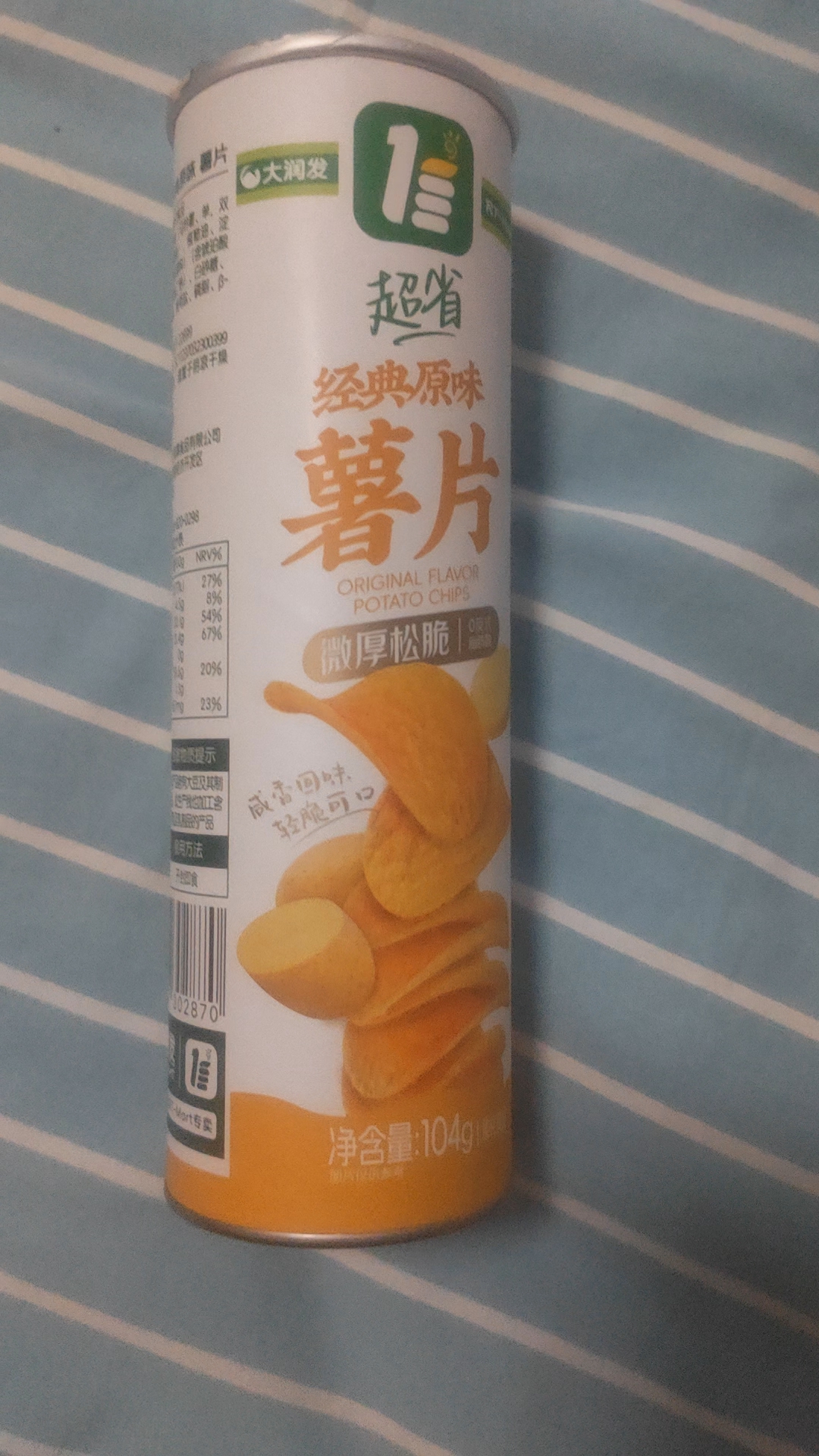 大润发薯片跟乐事可比克薯片味道与众不同很相似，蘸上番茄沙司