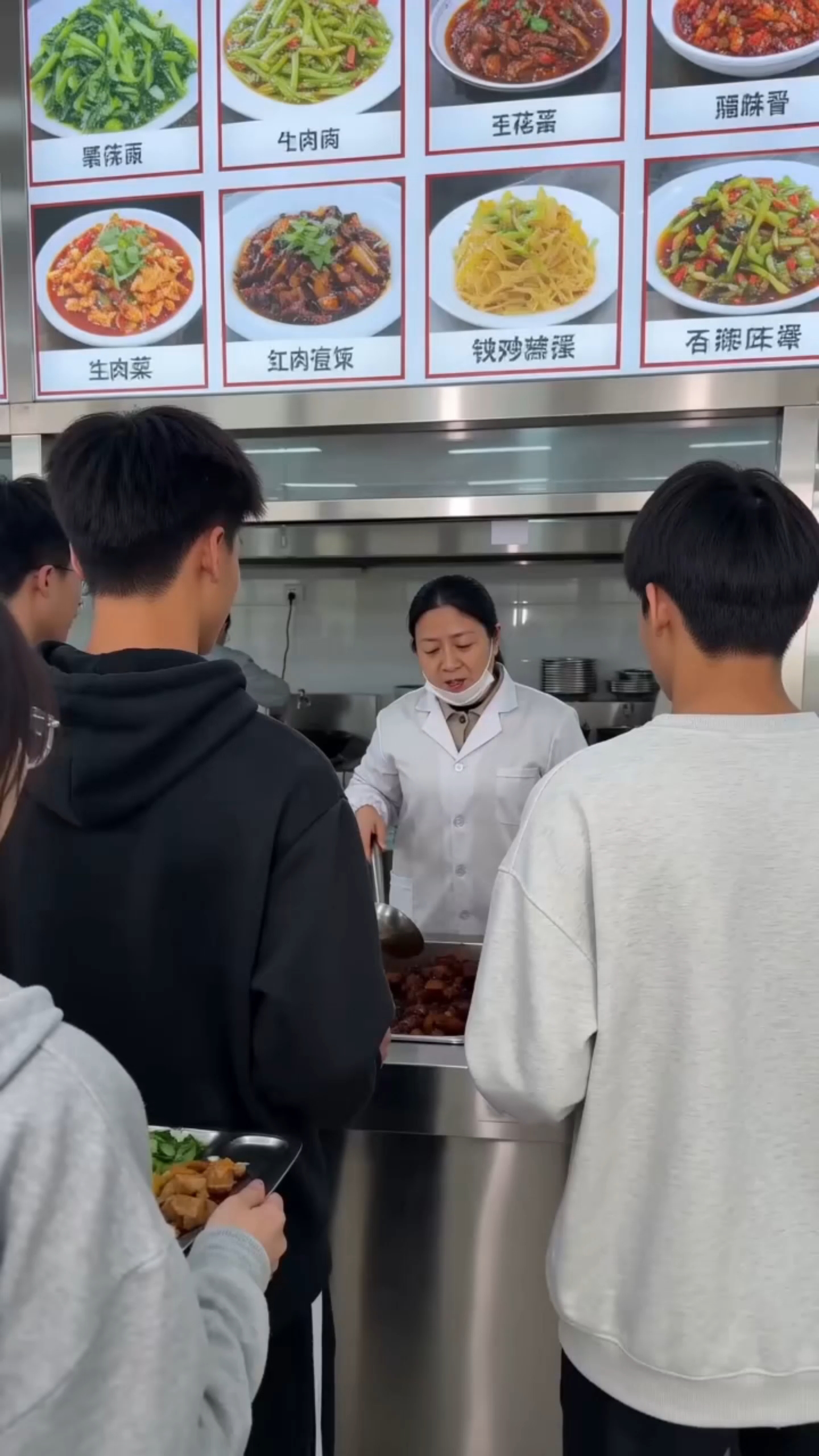 你们三角洲行动怎么个玩法啊#食堂打菜日常##学生党午餐##食堂阿姨手速#