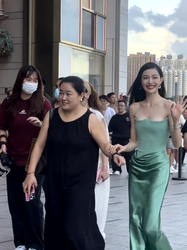 有倪妮舒淇那种感觉,我喜欢的鲶鱼系美女。