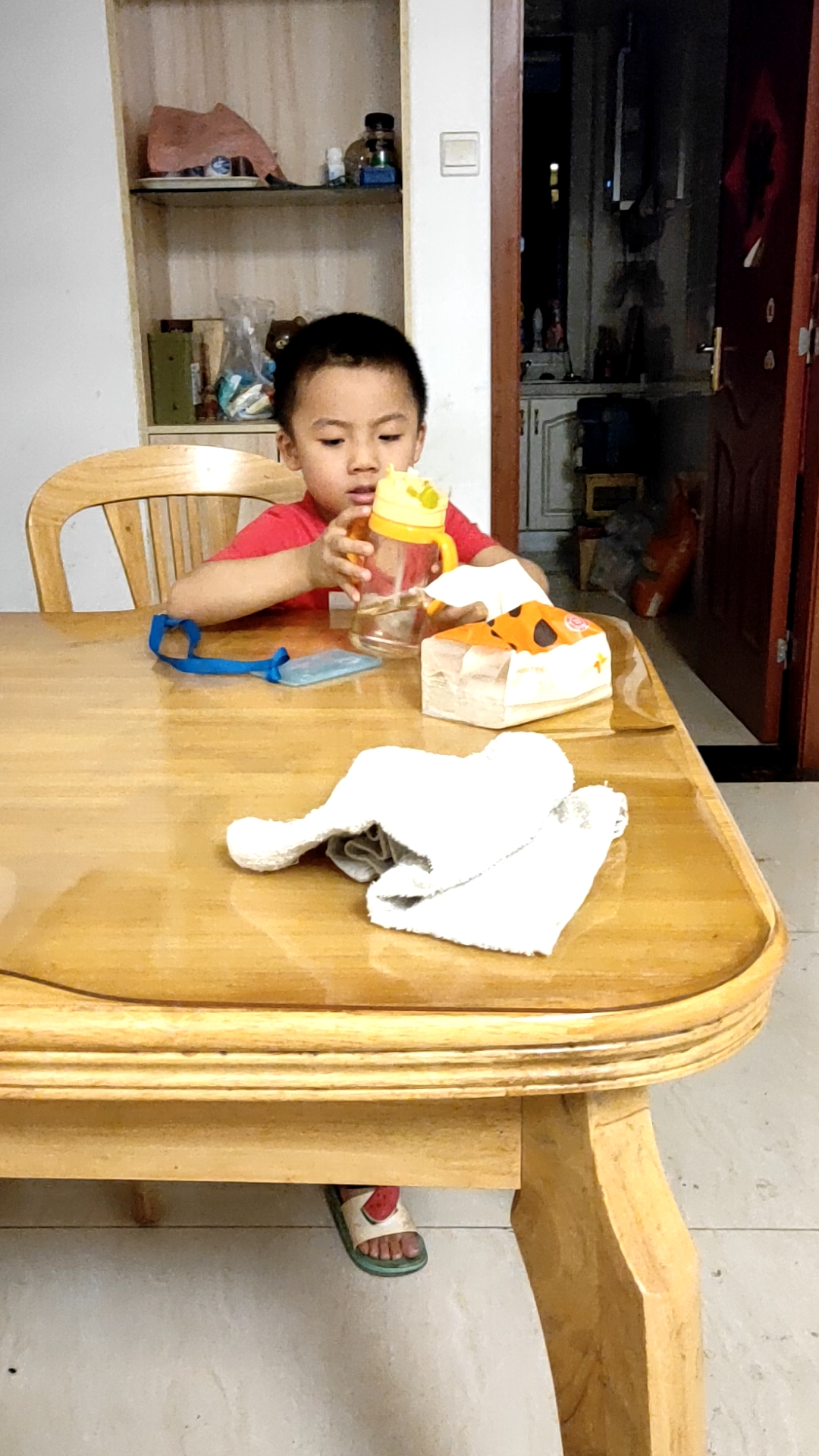 擦桌子