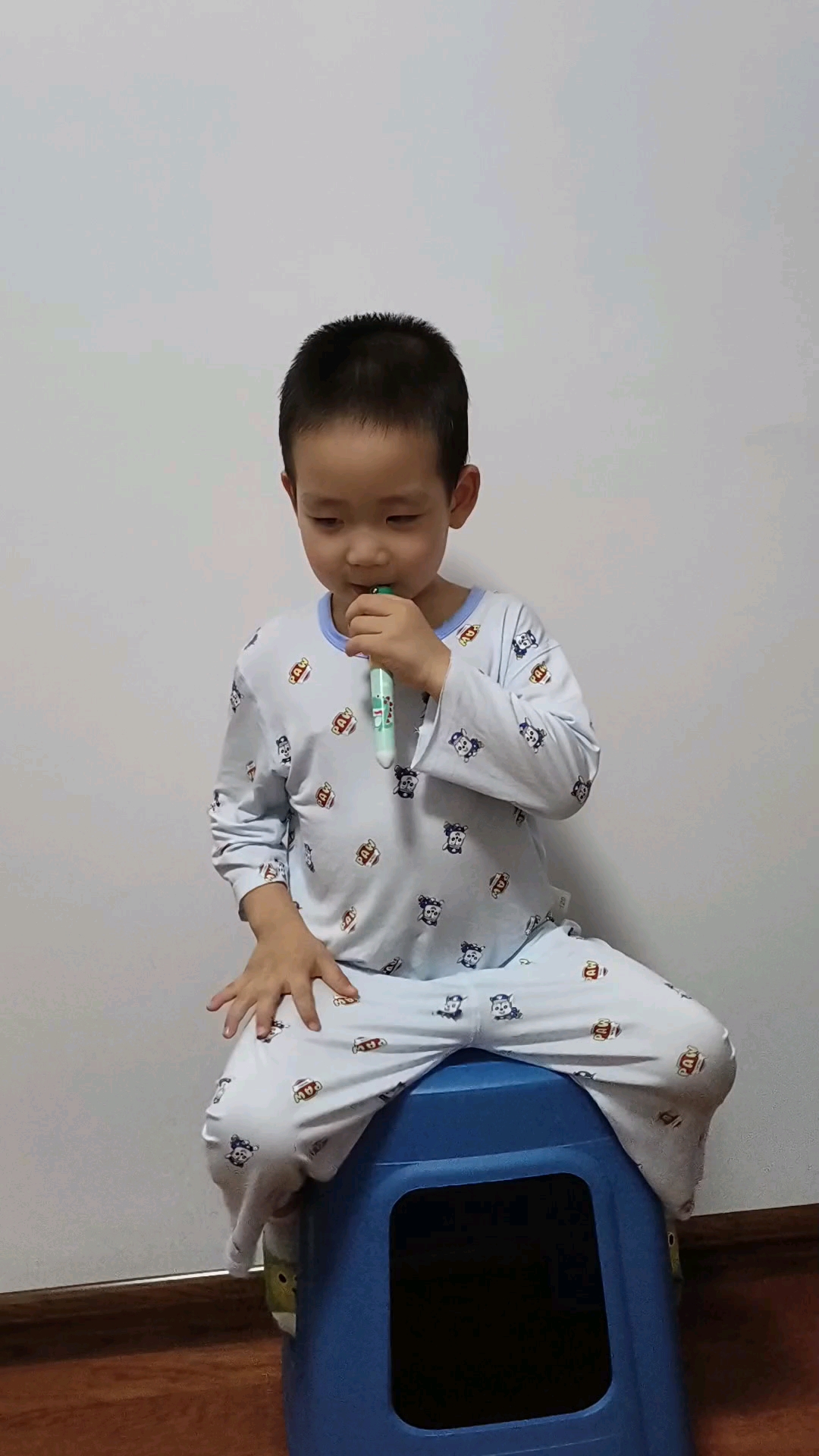 卖汤圆,妹妹还给配音,哈哈