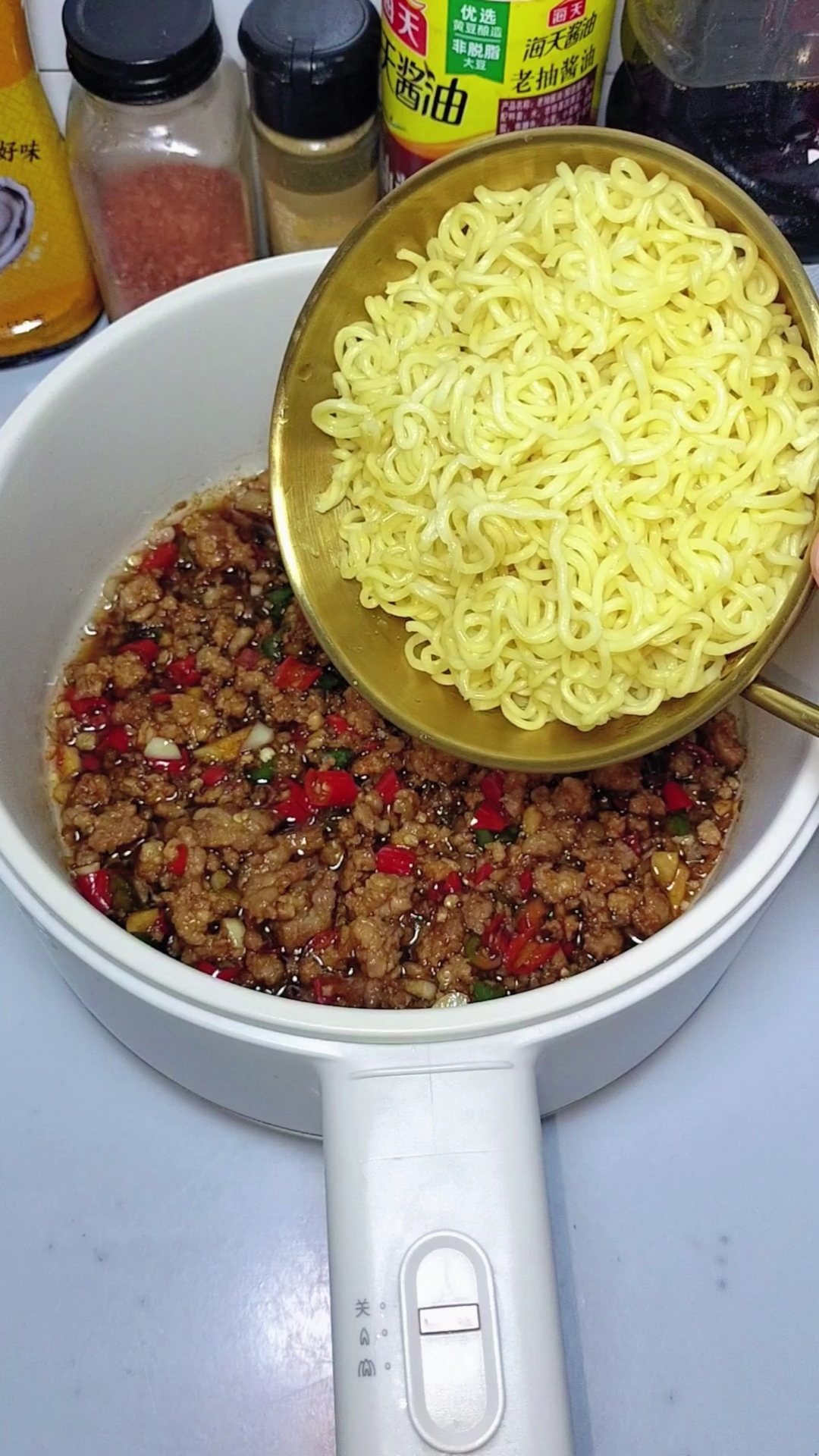 打工人糊弄饭|下班如何快速吃上饭!剁椒肉酱泡面
