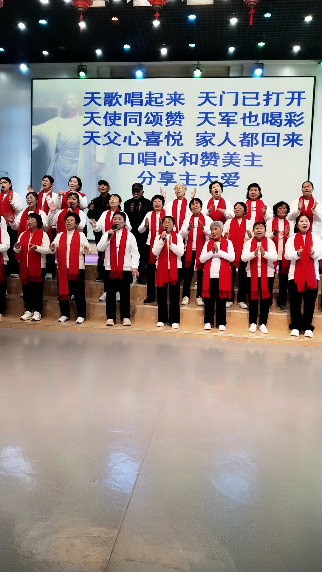天歌唱起来
