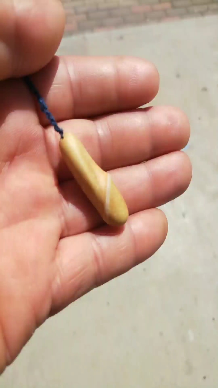 天然的石头吊坠