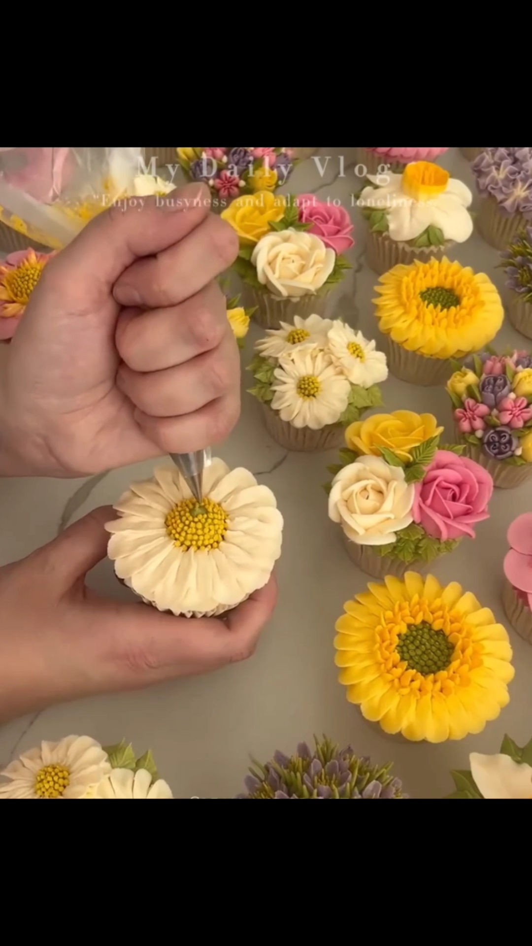花系纸杯蛋糕装饰