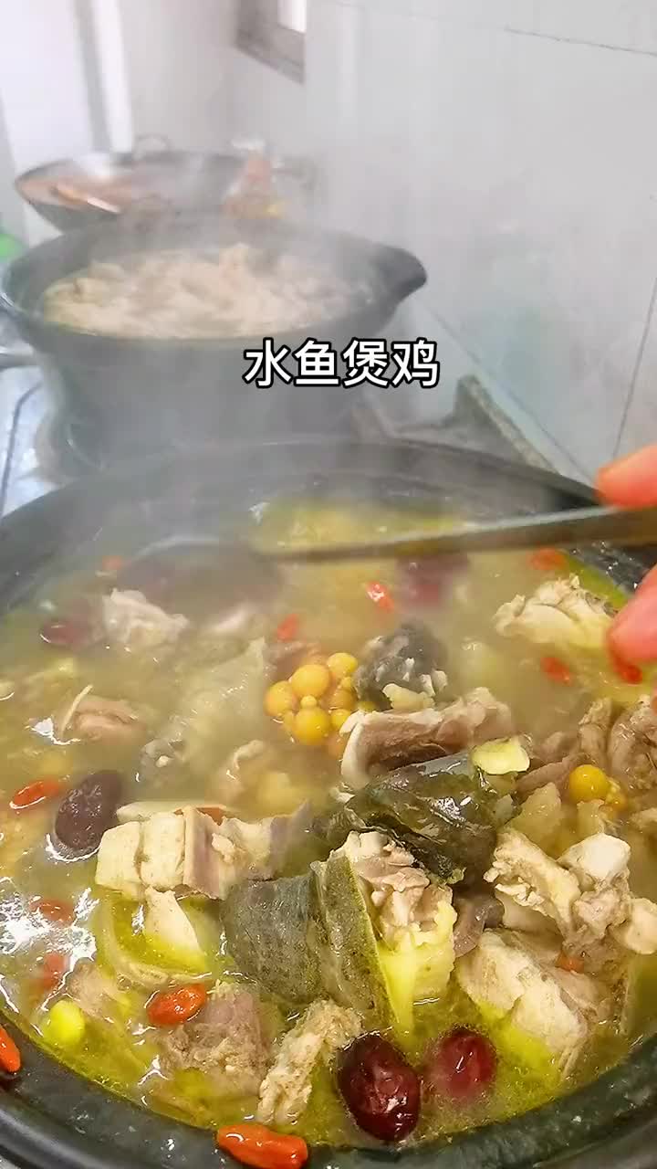 水鱼煲鸡汤天气冷补补身子