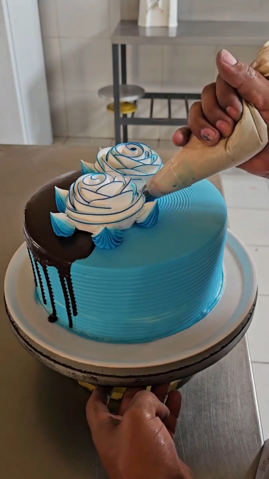 制作花卉蛋糕裱花的步骤